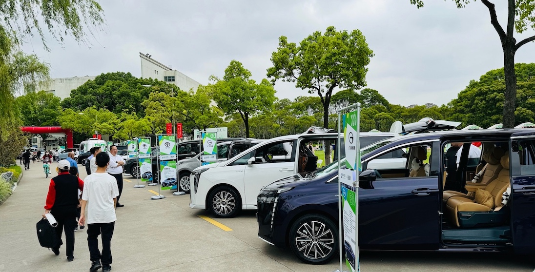 E直播“高校行”:上海大学站完美收官,新营销助力新汽车